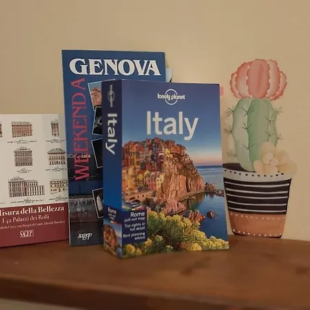 Experience Genoa-traditional In Castelletto Apartment