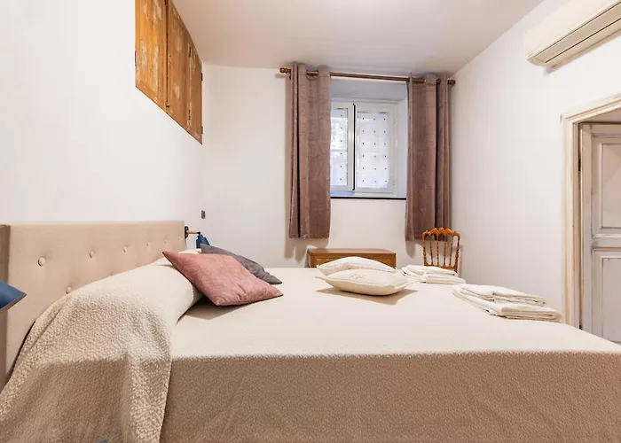 Experience Genoa-traditional In Castelletto Apartment Genua